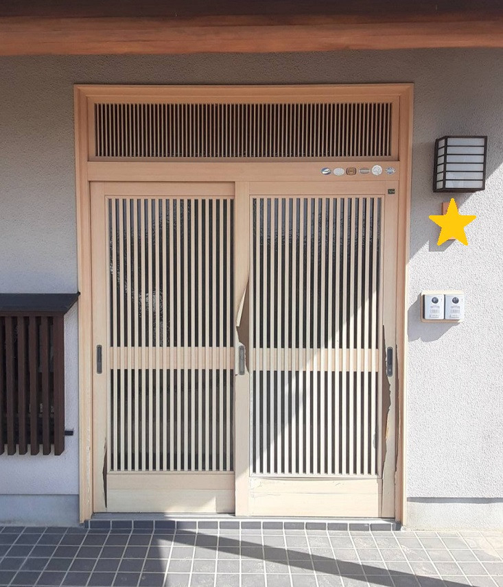 大成トーヨー住器のリシェント玄関引戸|玄関リフォーム|補助金|1日で工事完了|小田原市の施工前の写真1
