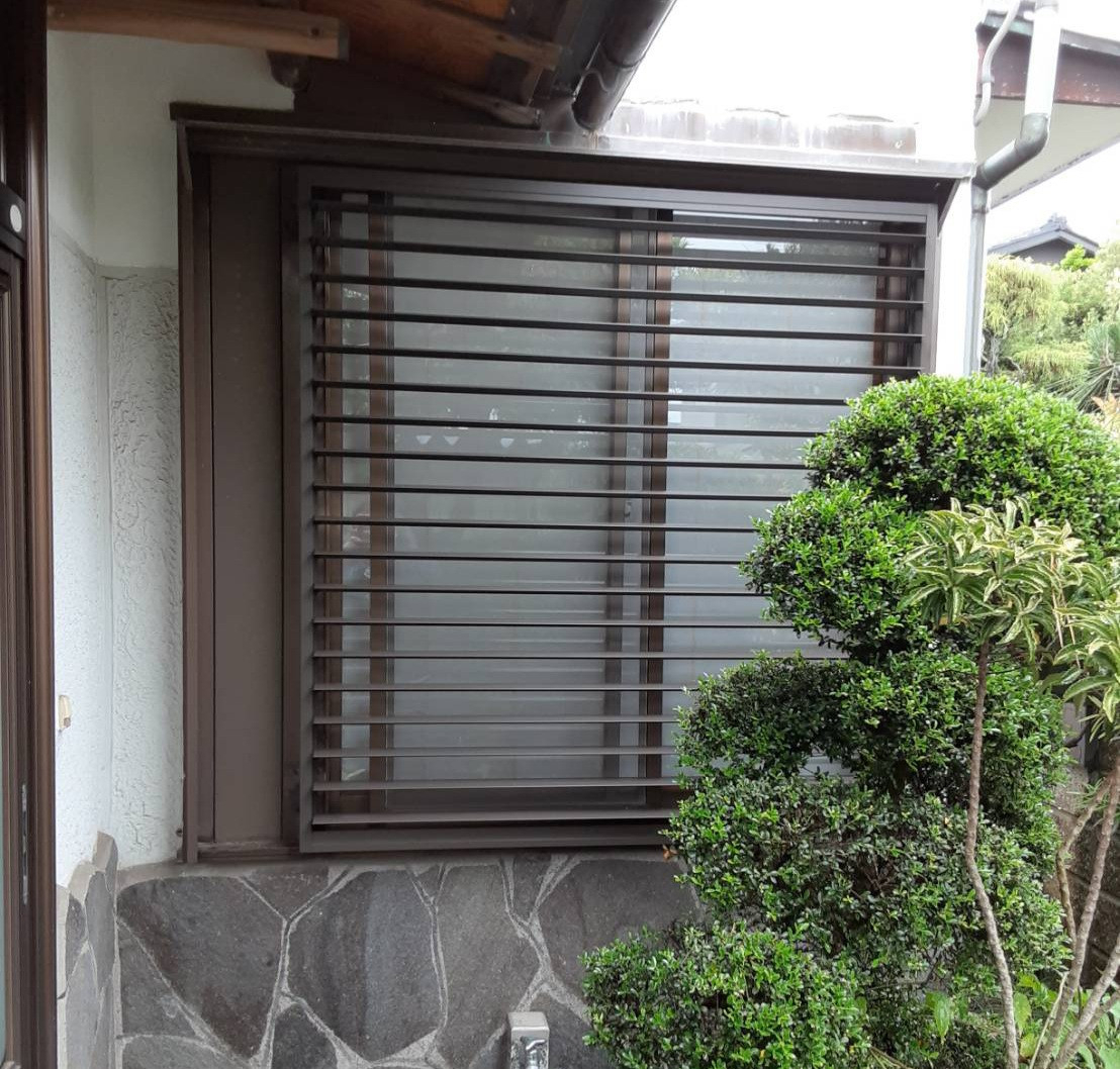 大成トーヨー住器の目隠し可動ルーバー取付|外からの視線をコントロール|足柄上郡|の施工後の写真1