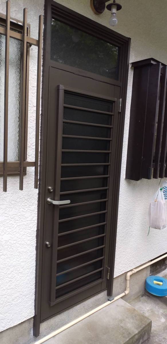 大成トーヨー住器のリシェント勝手口ドア|勝手口ドア交換工事|採風勝手口ドア|1DAYリフォーム|小田原市|快適生活の施工後の写真1