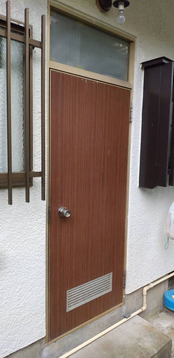 大成トーヨー住器のリシェント勝手口ドア|勝手口ドア交換工事|採風勝手口ドア|1DAYリフォーム|小田原市|快適生活の施工前の写真1