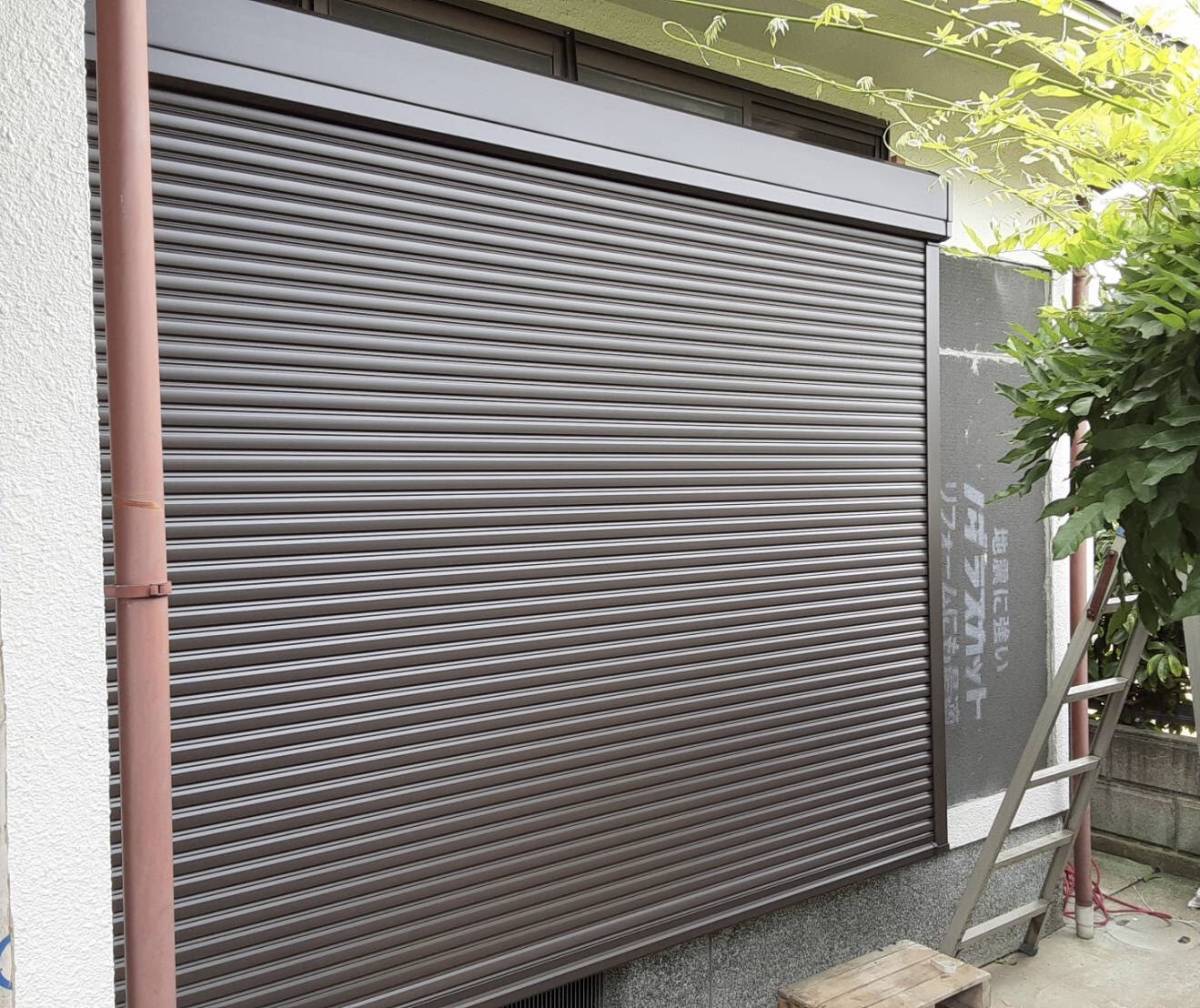 大成トーヨー住器のシャッター取付|台風対策|防犯対策|リフォームシャッター電動タイプ|快適リフォームの施工後の写真1
