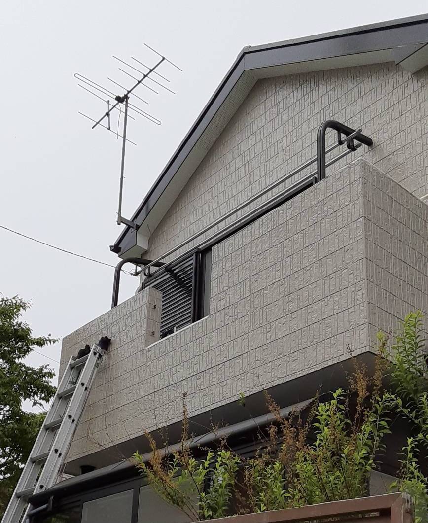 大成トーヨー住器のベランダ笠木工事|コーピング工事|ハンドラインⅢ|平型コーピング|小田原市|の施工前の写真1