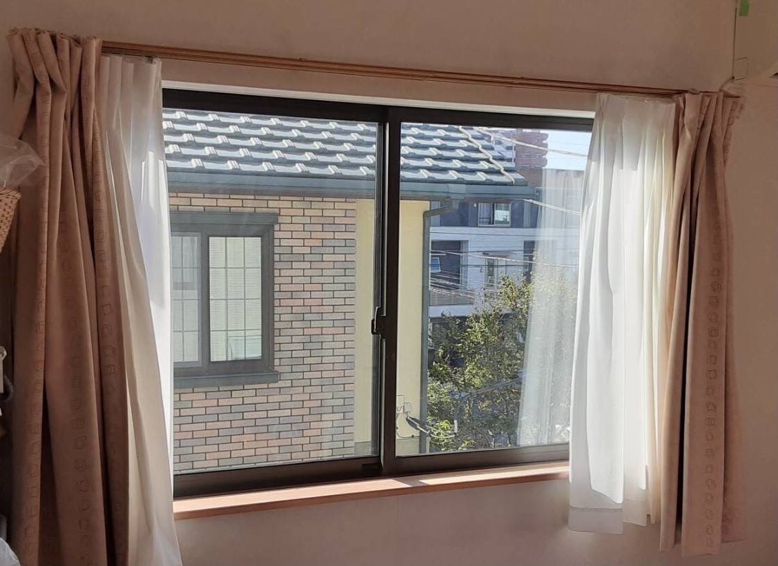 大成トーヨー住器の内窓取付|インプラス|1DAYリフォーム|結露軽減|遮音効果|UVカット|防犯対策|小田原市の施工前の写真1
