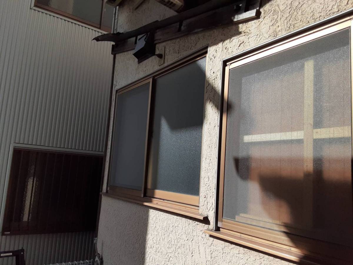 大成トーヨー住器の面格子取付|壁付面格子|防犯対策|縦格子|小田原市|アルミ面格子|簡単リフォームの施工前の写真1