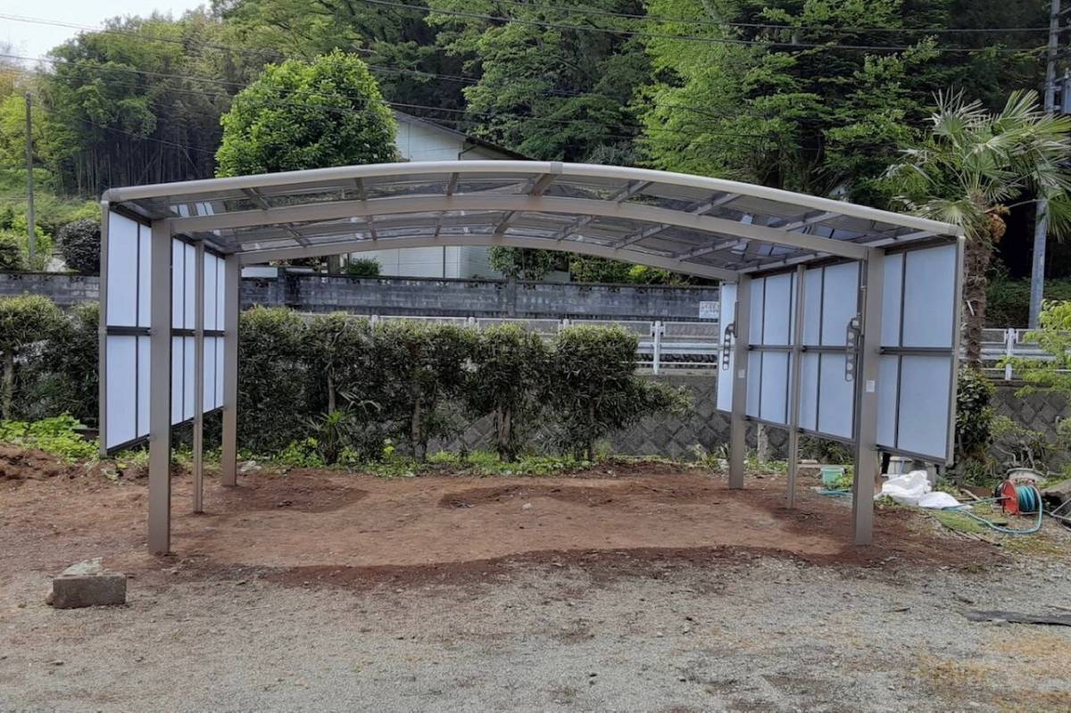 大成トーヨー住器のカーポート工事|ネスカR(ラウンドスタイル)|2台用|小田原市|ワイドタイプ|コストパフォーマンスの施工後の写真1