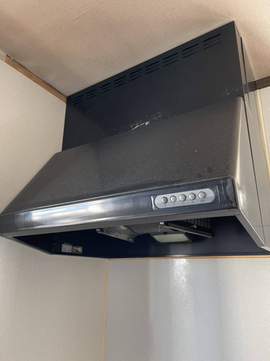 大成トーヨー住器のキッチンフード交換|レンジフード|シロッコファン|LIXILキッチン|サンウェーブ|小田原市|の施工前の写真1