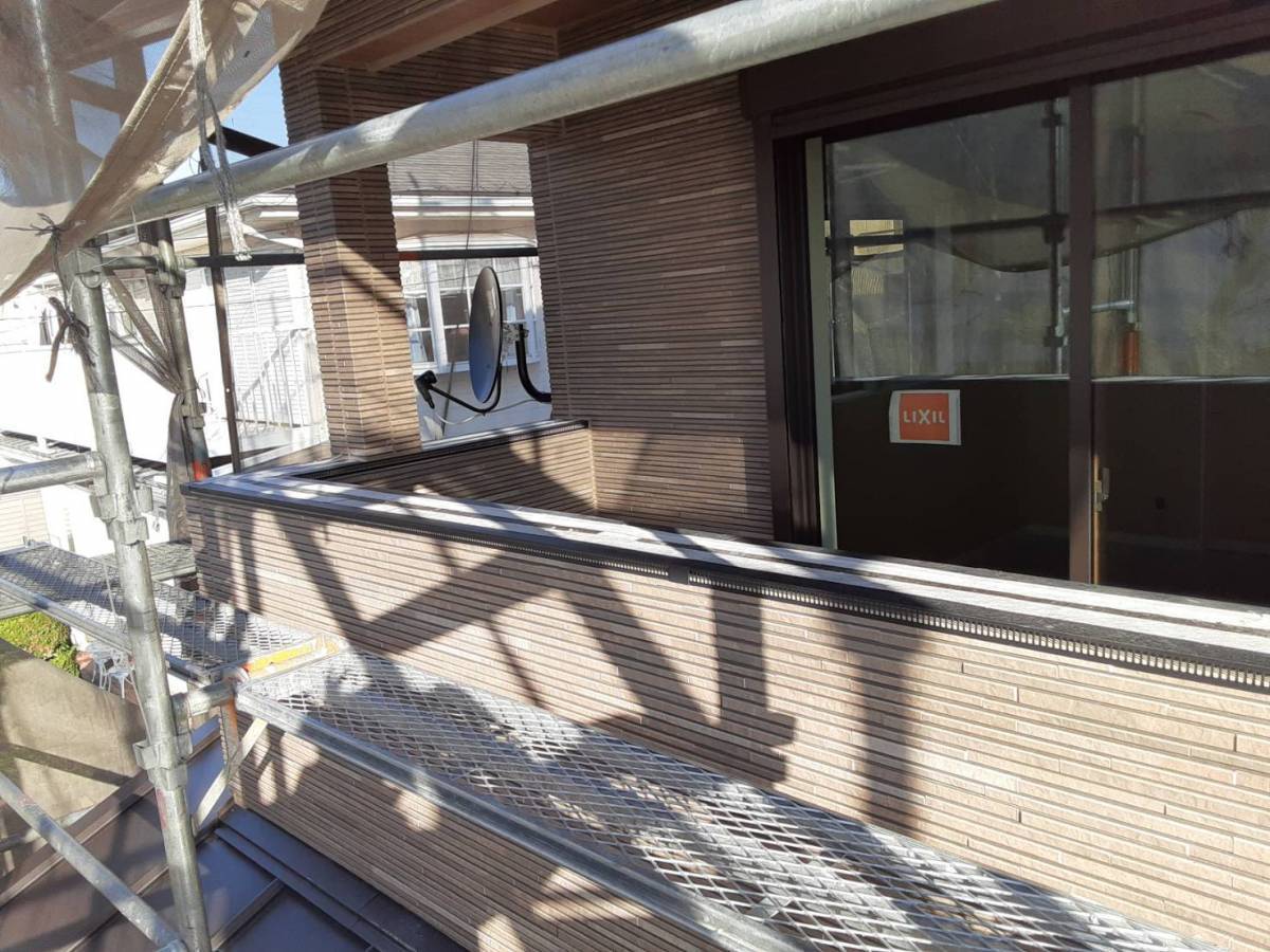 大成トーヨー住器のベランダ笠木工事|コーピング工事|ハンドラインⅢ|小田原市|の施工前の写真1
