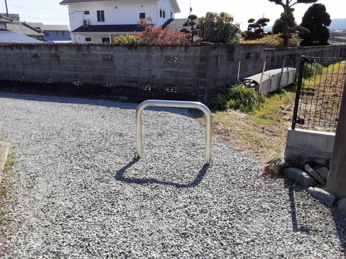 大成トーヨー住器の車止め取付け|スペースガード|U76型|ステンレス|LIXIL|小田原市|の施工後の写真2