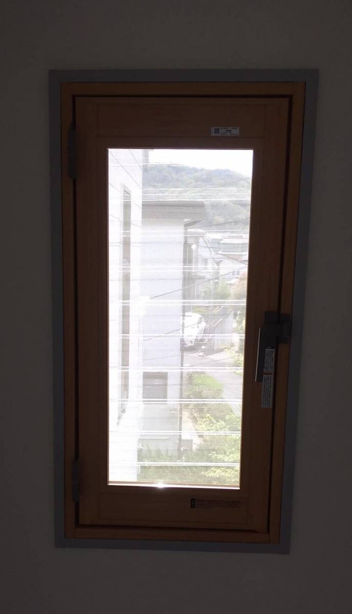 大成トーヨー住器の内窓取付け|インプラス|LIXIL|開き窓|PGガラス|小田原市|藤沢市|断熱効果|快適リフォームの施工後の写真1