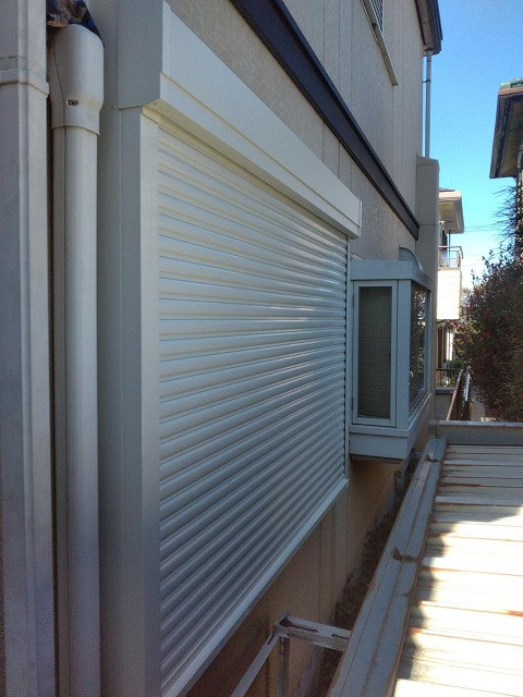 そうぶwindow&doorの【江戸川区】窓リフォーム アコーディオン雨戸から手動シャッターに交換工事②の施工後の写真1