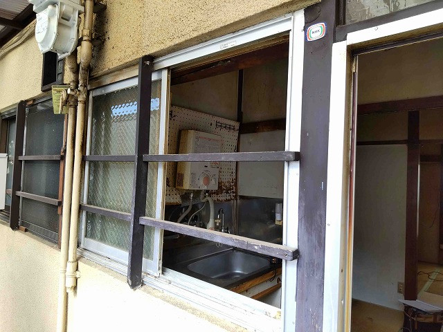 そうぶwindow&doorの【荒川区】窓リフォーム 木製サッシからアルミサッシへ交換の施工前の写真1