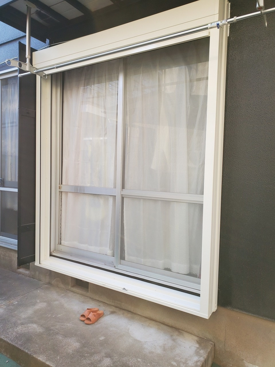 そうぶwindow&doorの【ふじみ野市】雨戸リフォーム 雨戸から手動シャッターへ交換工事の施工後の写真2