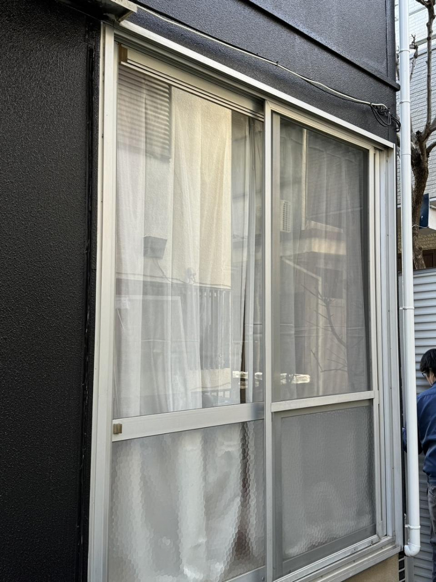 そうぶwindow&doorの【ふじみ野市】雨戸リフォーム 雨戸から手動シャッターへ交換工事の施工前の写真1