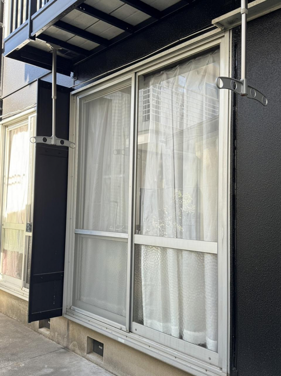 そうぶwindow&doorの【ふじみ野市】雨戸リフォーム 雨戸から手動シャッターへ交換工事の施工前の写真2