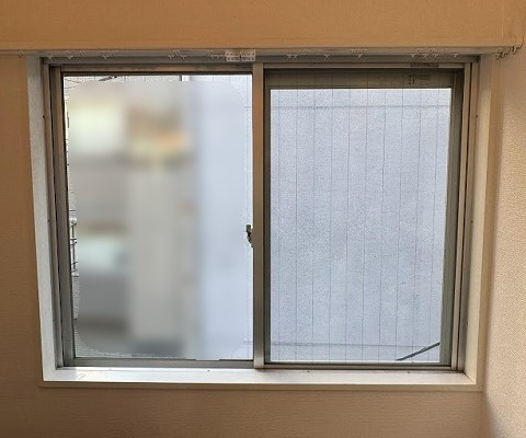 そうぶwindow&doorの【新宿区】先進的窓リノベ補助金:179,000円 補助金申請予定で内窓設置の施工前の写真1