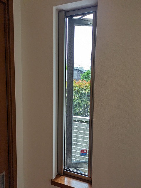 そうぶwindow&doorの【杉並区】LIXILデュオ ロール網戸交換工事 Roller screen replacementの施工後の写真1