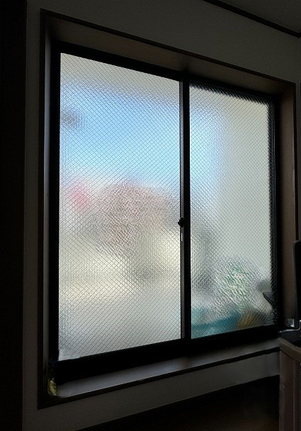 そうぶwindow&doorの【江戸川区】先進的窓リノベ補助金(rebate):434,000円 内窓(インプラス)取付工事の施工前の写真2