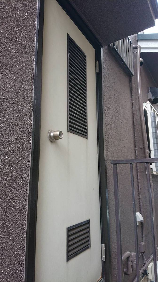 バンダイトーヨー住器の1dayリフォーム『LIXIL/リシェント勝手口ドア』工事!の施工前の写真1