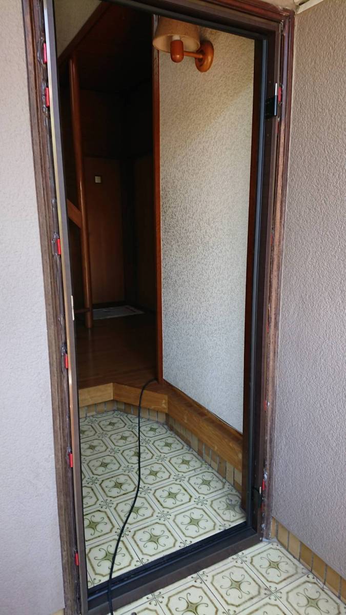バンダイトーヨー住器の川崎市宮前区のお客様、玄関ドアが1日で新しくなりましたの施工後の写真1