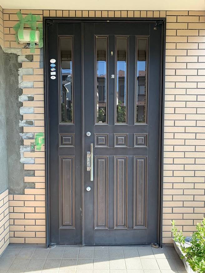 バンダイトーヨー住器の1dayリフォーム『LIXIL/リシェント3玄関ドア』の施工前の写真1