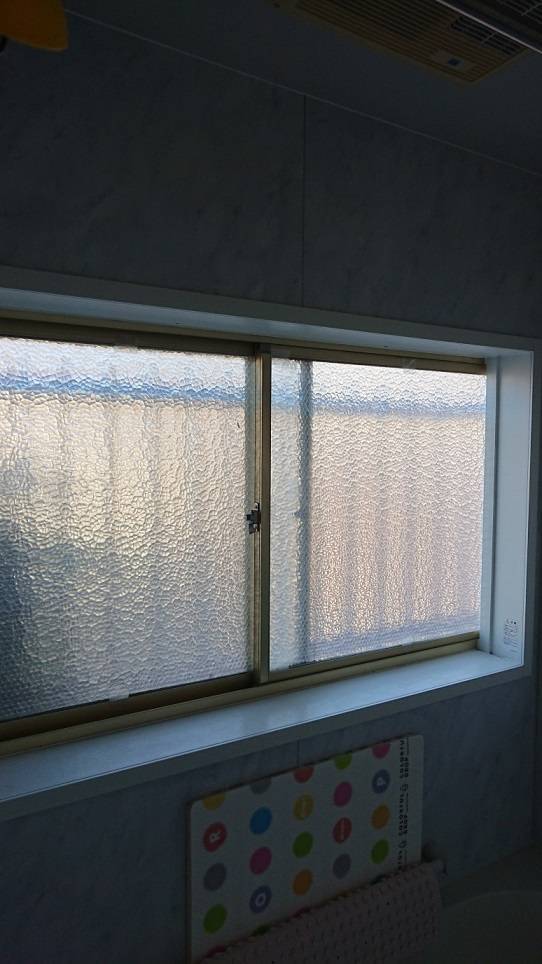 バンダイトーヨー住器の1dayリフォーム『LIXIL/浴室内窓インプラス』の施工前の写真1
