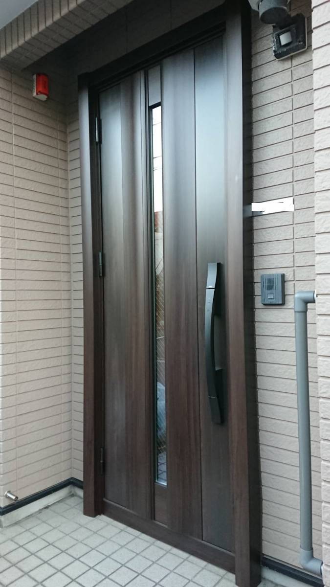 バンダイトーヨー住器の1dayリフォーム『LIXIL/リシェント3玄関ドア』の施工後の写真1