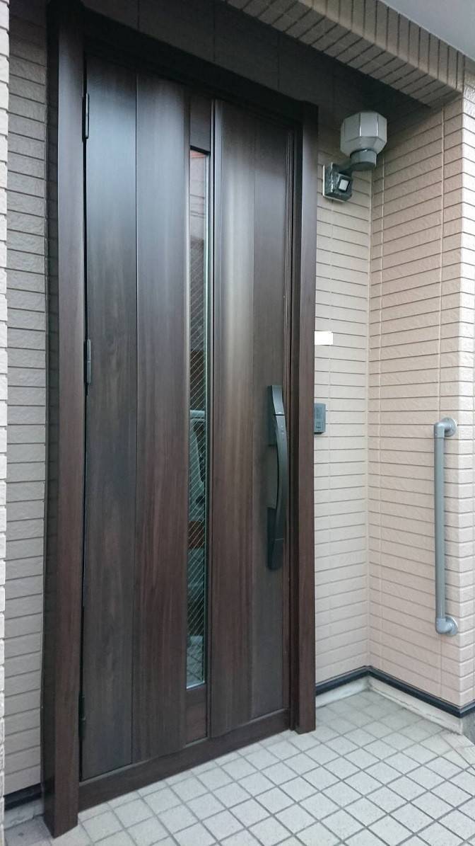 バンダイトーヨー住器の1dayリフォーム『LIXIL/リシェント3玄関ドア』の施工後の写真2