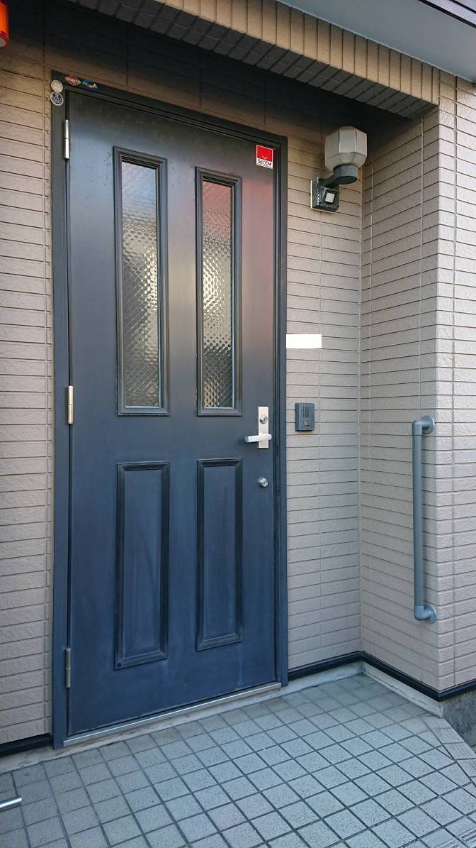 バンダイトーヨー住器の1dayリフォーム『LIXIL/リシェント3玄関ドア』の施工前の写真2