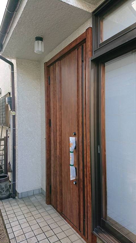 バンダイトーヨー住器の1dayリフォーム『LIXIL/リシェント3玄関ドア』の施工後の写真2