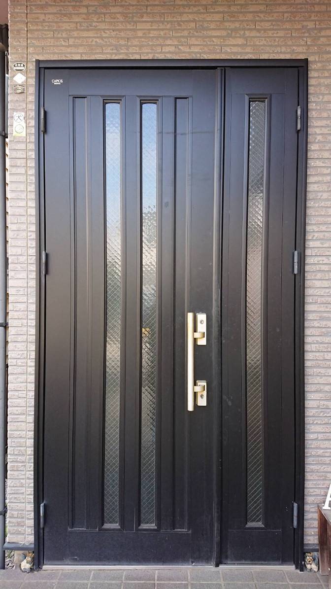 バンダイトーヨー住器の1dayリフォーム『LIXIL/リシェント3玄関ドア』の施工前の写真1