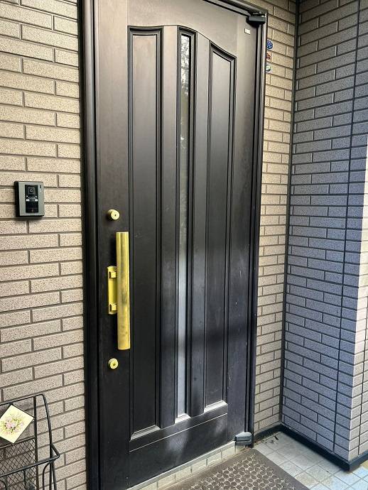 バンダイトーヨー住器の1dayリフォーム『LIXIL/リシェント3玄関ドア』の施工前の写真1