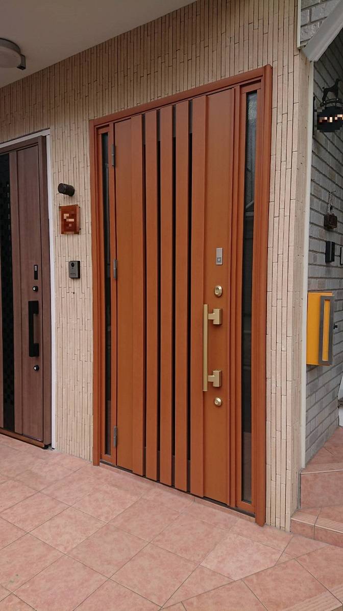 バンダイトーヨー住器の1dayリフォーム『LIXIL/リシェント3玄関ドア』の施工前の写真1