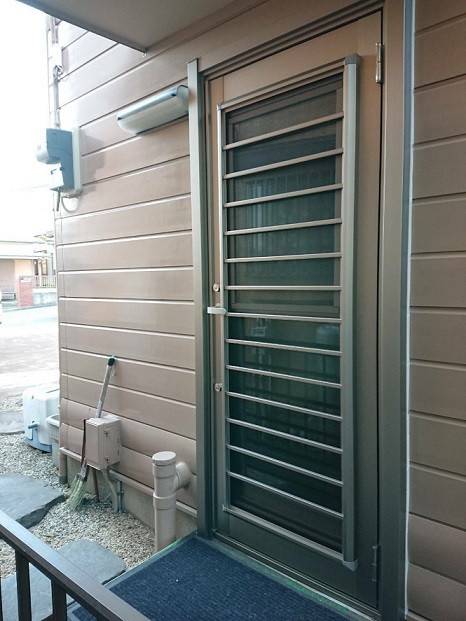 バンダイトーヨー住器の1dayリフォーム『LIXIL/リシェント玄関3ドア』の施工後の写真2