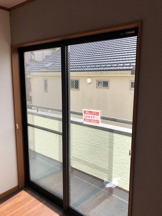 バンダイトーヨー住器の1dayリフォーム『LIXIL/リシェント玄関3ドア』の施工後の写真3