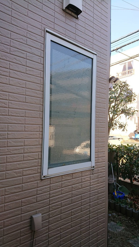 バンダイトーヨー住器の1dayリフォーム『LIXIL/リシェント玄関3ドア/リプラス』の施工前の写真2