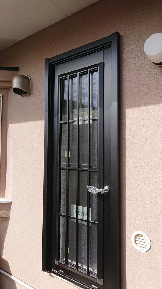 バンダイトーヨー住器の1dayリフォーム【LIXIL/リシェント勝手口ドア×リプラス】同時工事の施工後の写真1