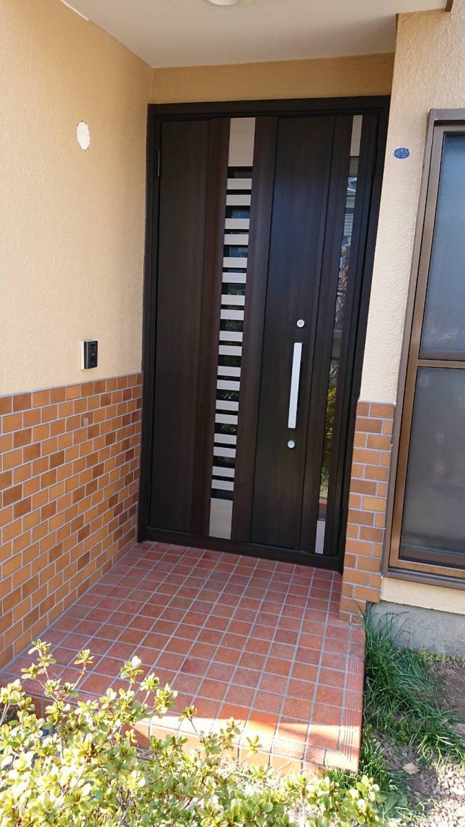 バンダイトーヨー住器の1Dayリフォーム 玄関ドア リシェントの工事ですの施工後の写真1
