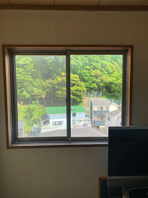 バンダイトーヨー住器の【横浜市】🐤1dayリフォーム🐸内窓設置:インプラスの取付工事を行いました。の施工前の写真2