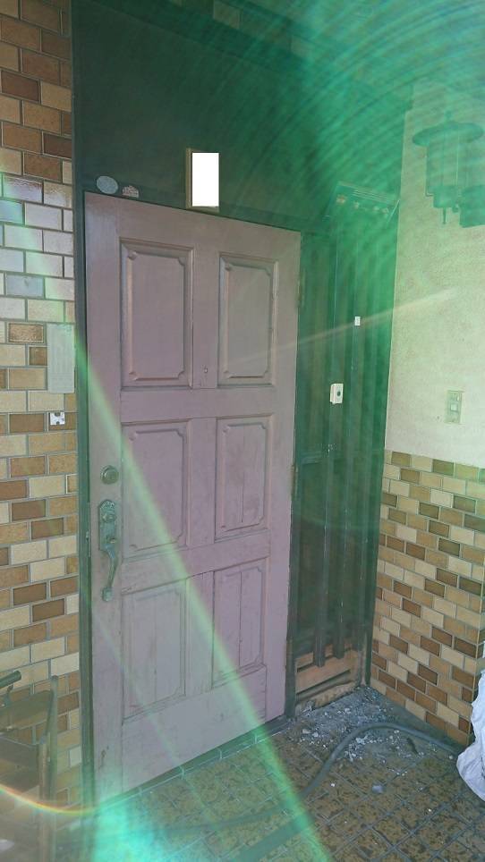 バンダイトーヨー住器の新年幕明けスタートは玄関ドア工事『リシェント3』から!!!の施工前の写真1