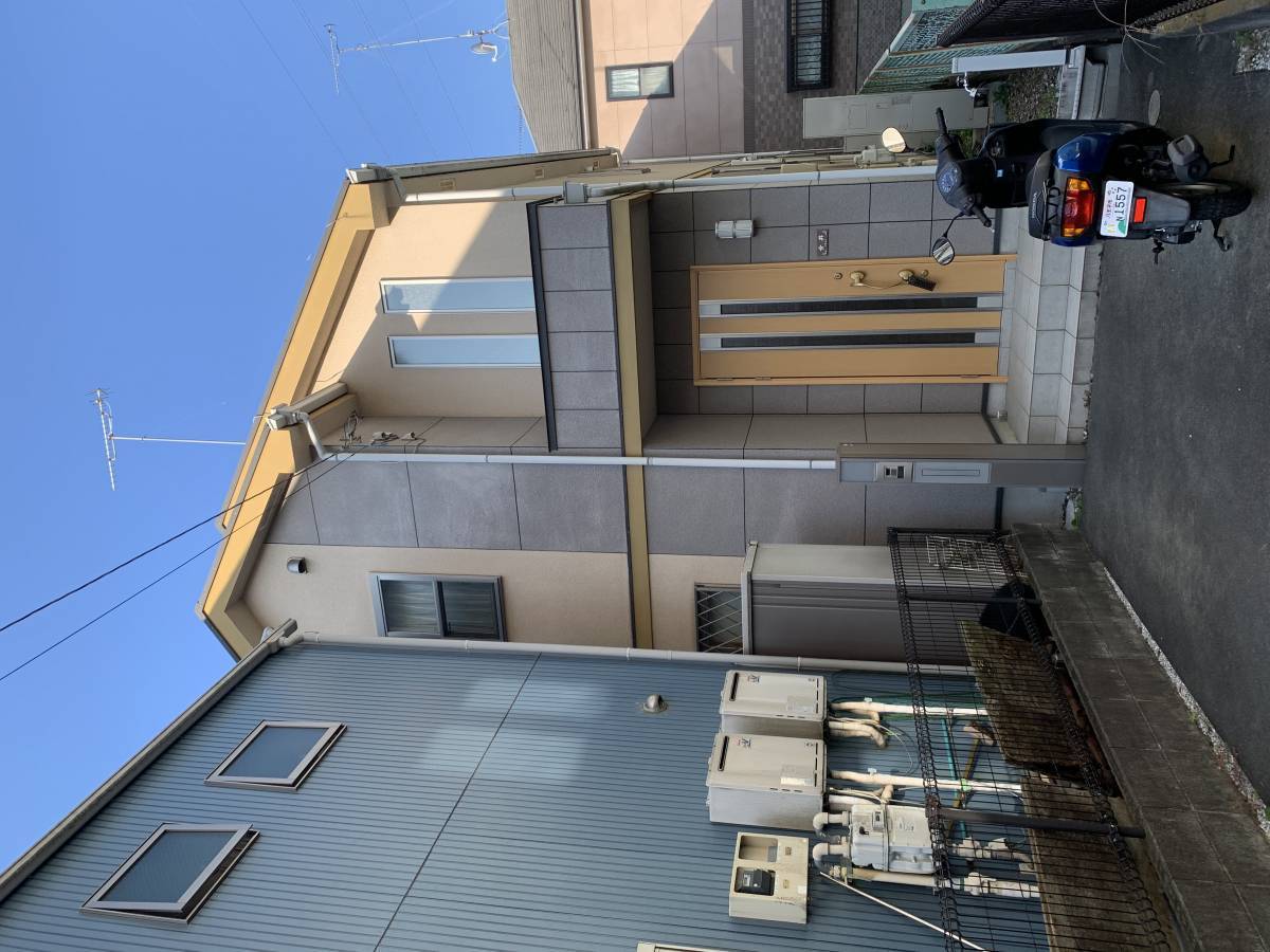 青梅トーヨー住器 青梅店の【外壁塗装リフォーム】古びた外壁をきれいに塗り替え!1Dayリフォームで断熱効果も♪の施工前の写真1