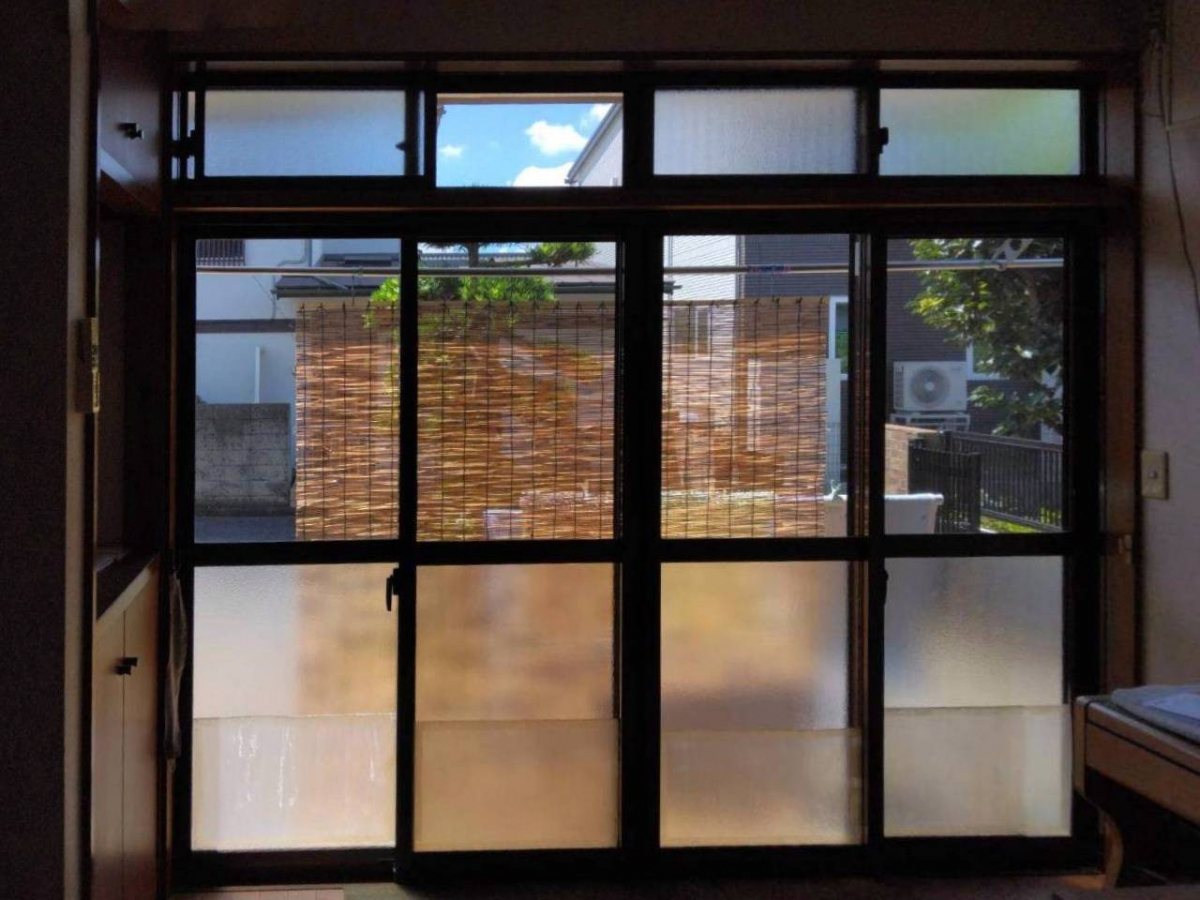 青梅トーヨー住器 青梅店のF様邸 窓リフォーム工事【インプラス】【福生市】の施工前の写真1