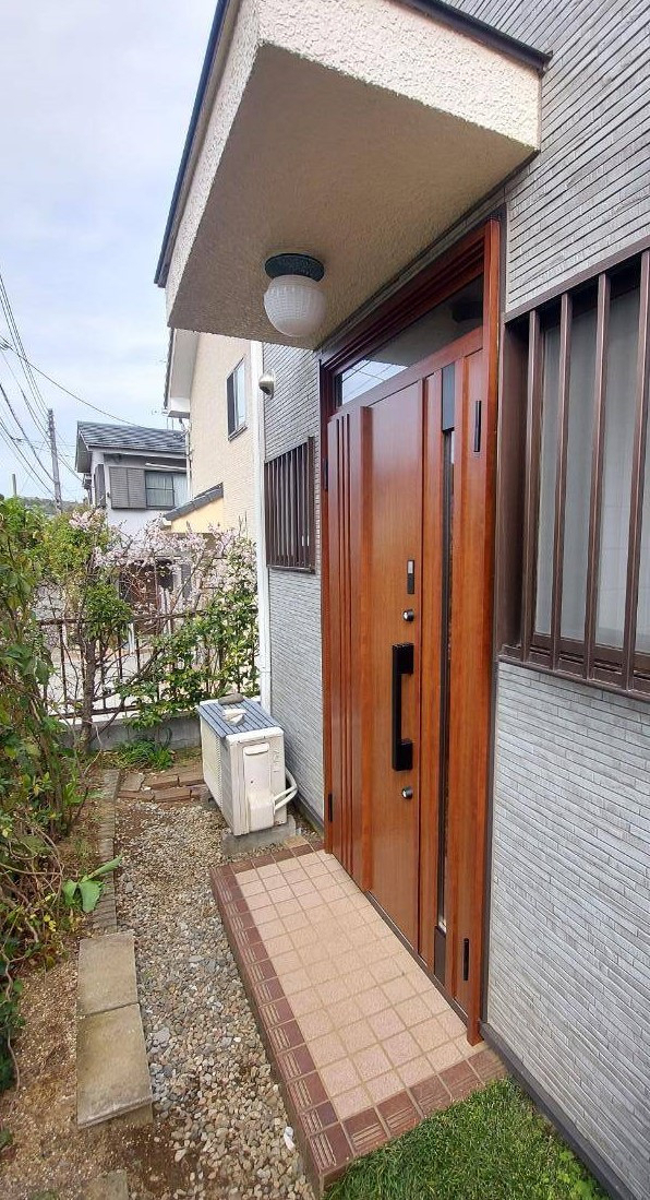 青梅トーヨー住器 青梅店のI様邸 ドアリフォーム工事【リシェント】【青梅市】の施工後の写真1