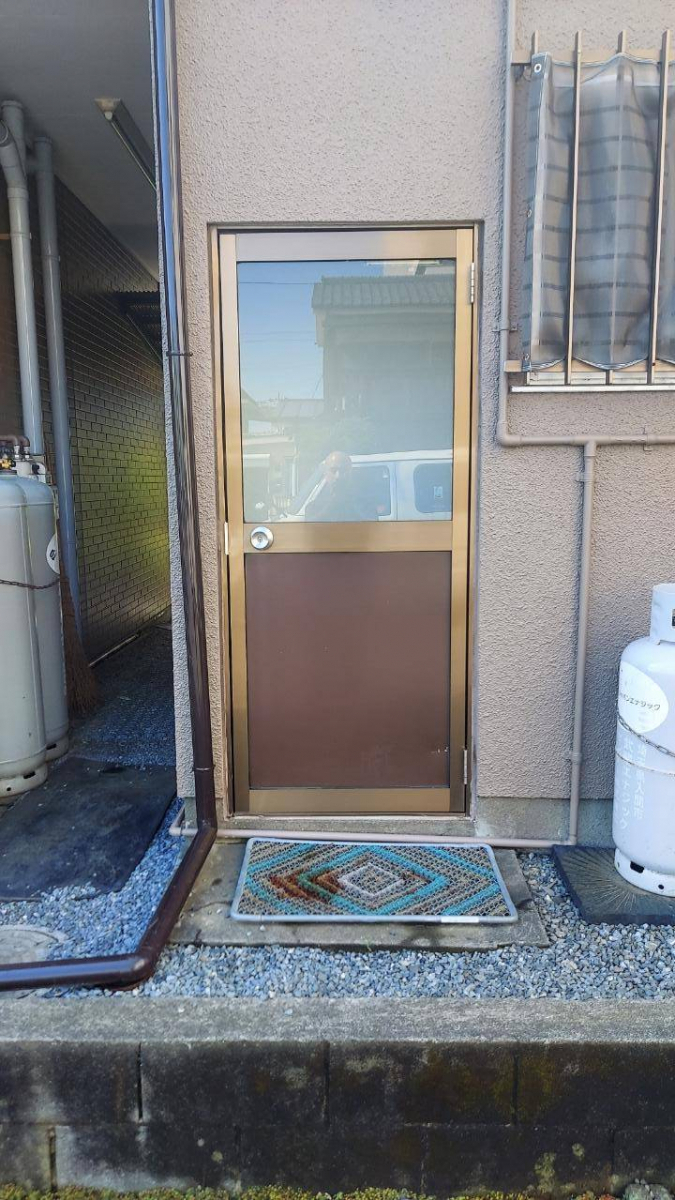 青梅トーヨー住器 青梅店のH様邸 ドアリフォーム工事【リシェント】【青梅市】の施工前の写真1