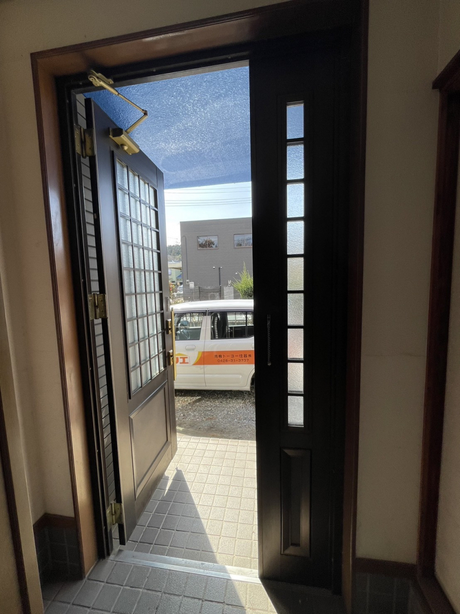 青梅トーヨー住器 青梅店のO様邸 ドアリフォーム工事【リシェント】【飯能市】の施工前の写真2