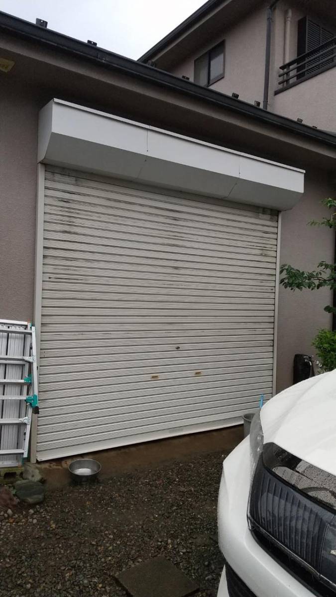 青梅トーヨー住器 青梅店の店舗用アルミサッシの施工前の写真1
