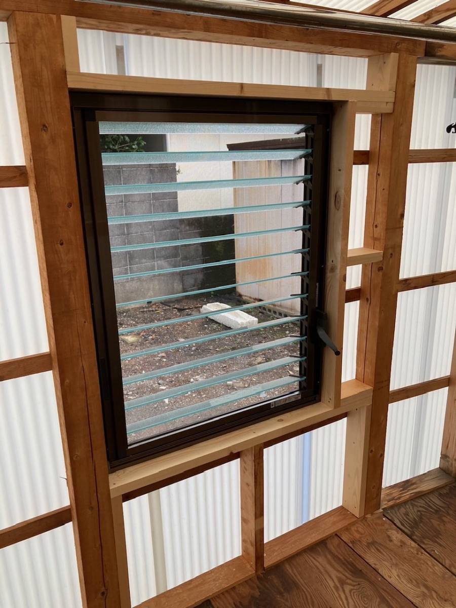 富士トーヨーの換気窓取り付けの施工後の写真1