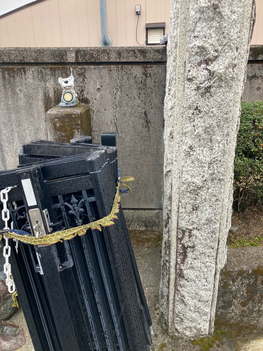 富士トーヨーの頑丈な門扉に生まれ変わりました!の施工前の写真1