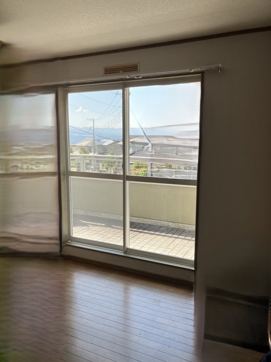 富士トーヨーのこれからの時期に内窓を付け、光熱費削減をご検討いかがでしょうか。の施工前の写真3
