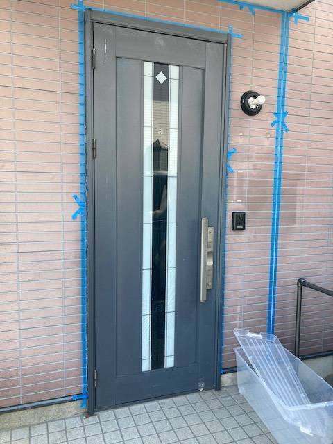 富士トーヨーの玄関ドアリフォームの施工前の写真1