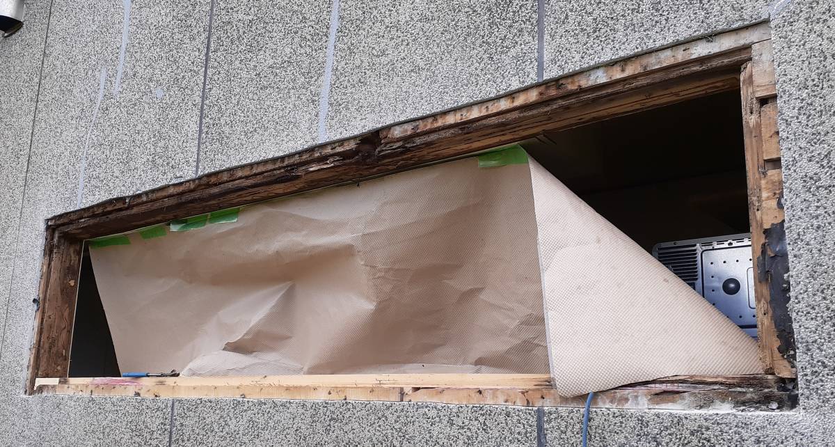 鎌田トーヨー住器の【藤崎町】ガラスが割れた😰サッシ取り替えました!の施工前の写真3